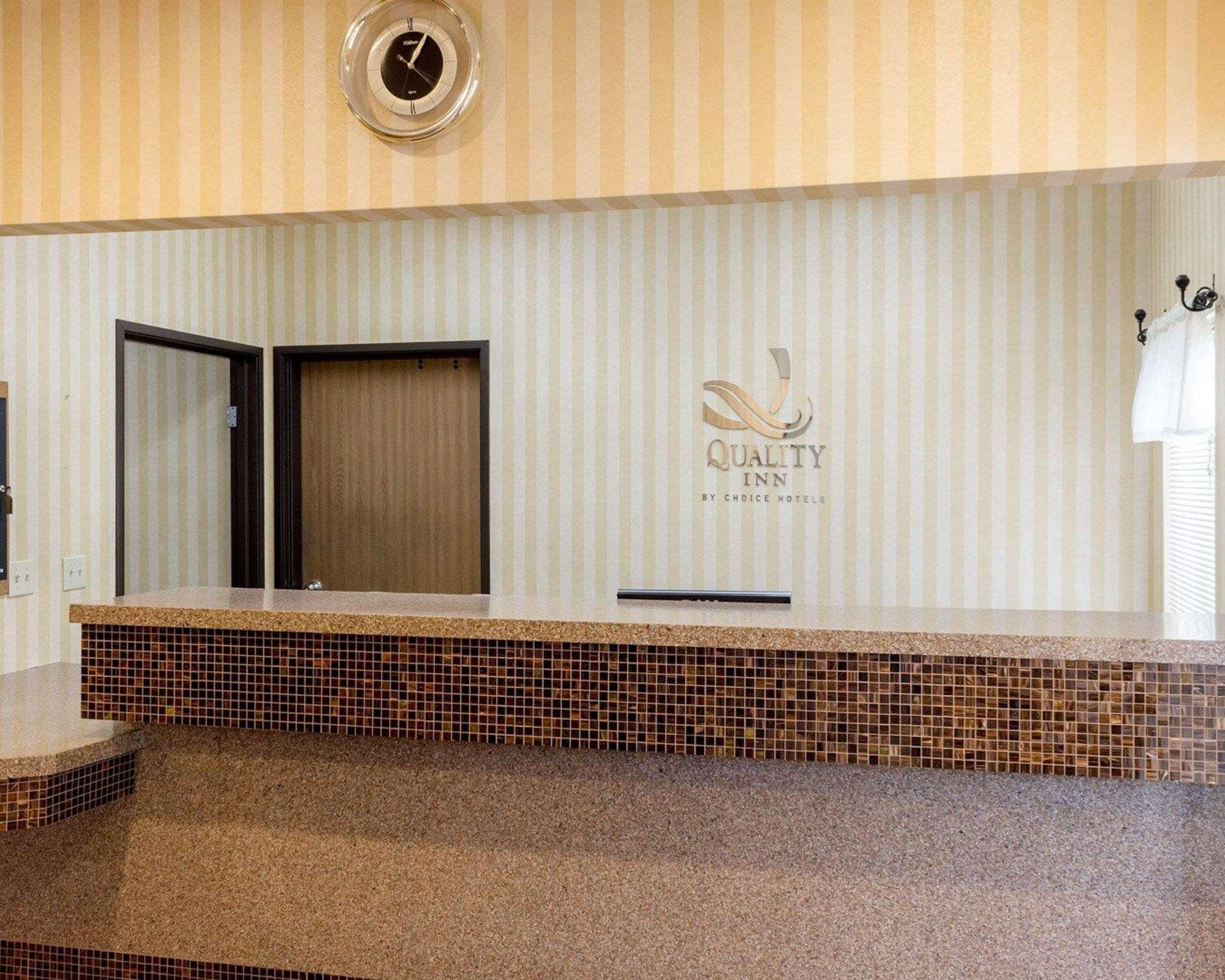 Quality Inn Brookings-University Екстер'єр фото